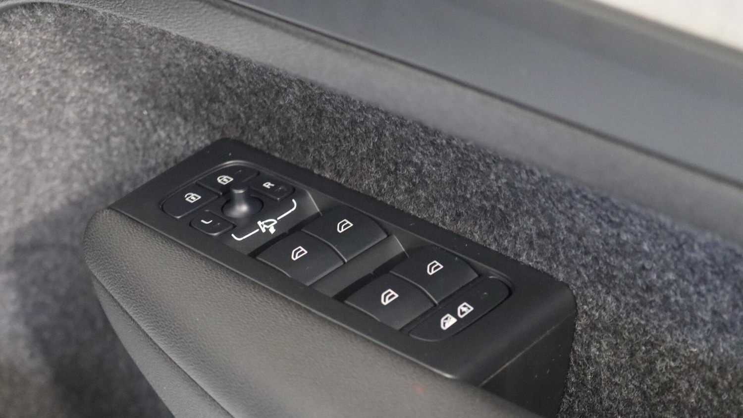 Used Volvo XC40 2025 for sale - 76137756: Photo 22
