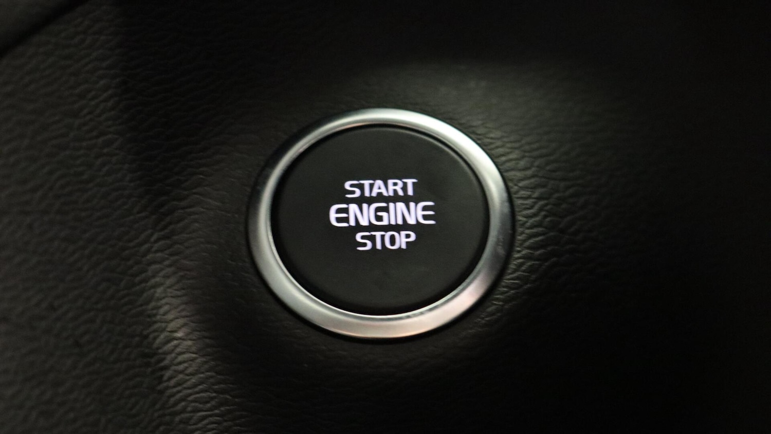 Used Volvo XC40 2025 for sale - 76137756: Photo 25