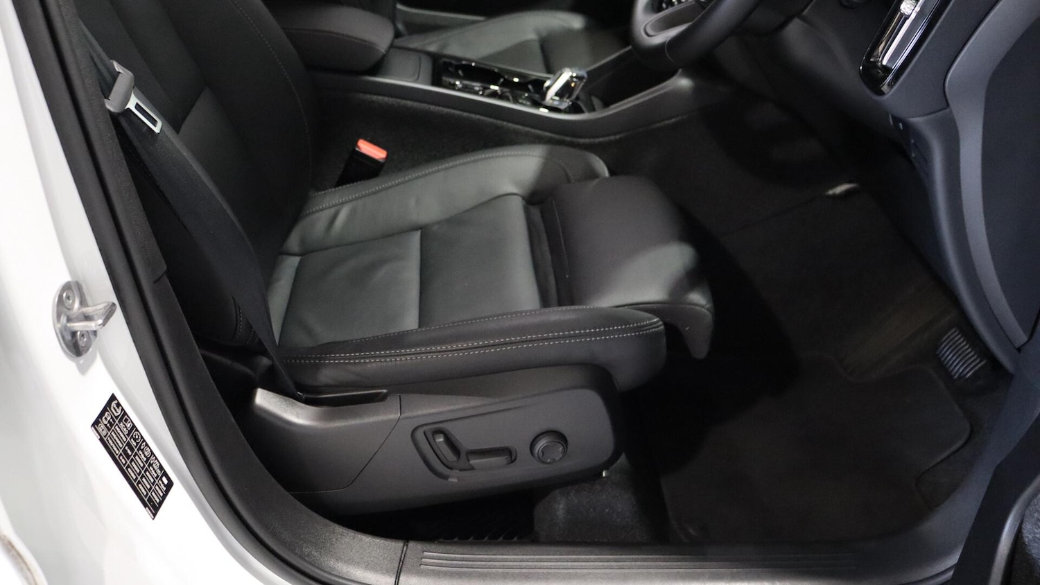 Used Volvo XC40 2025 for sale - 76137756: Photo 28