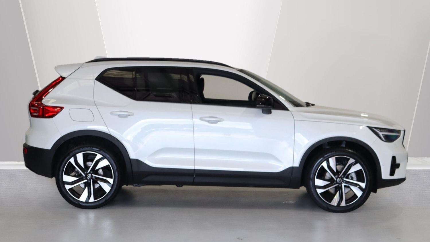Used Volvo XC40 2025 for sale - 76137756: Photo 3
