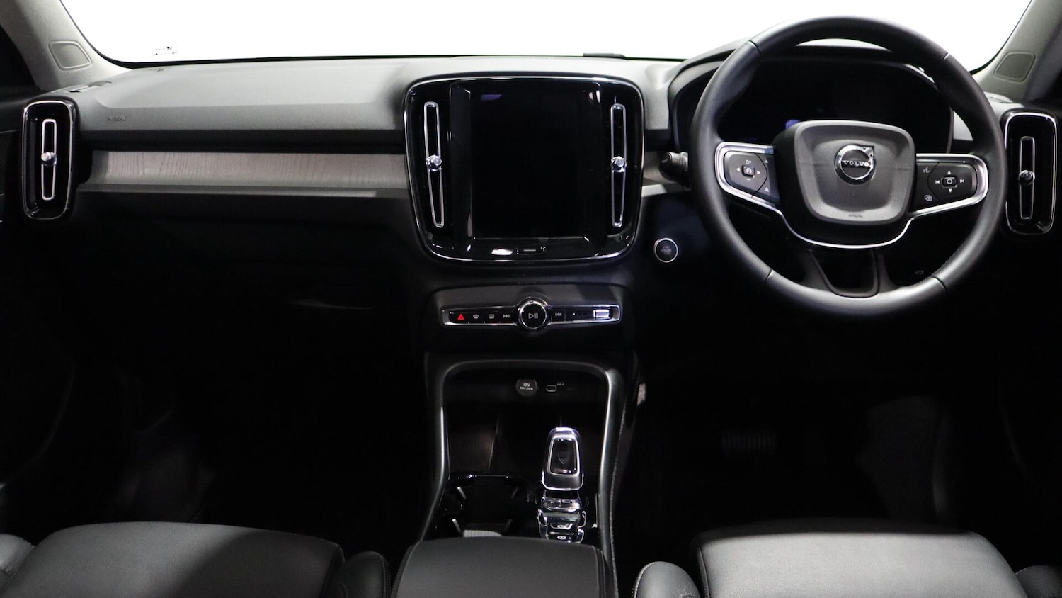 Used Volvo XC40 2025 for sale - 76137756: Photo 5