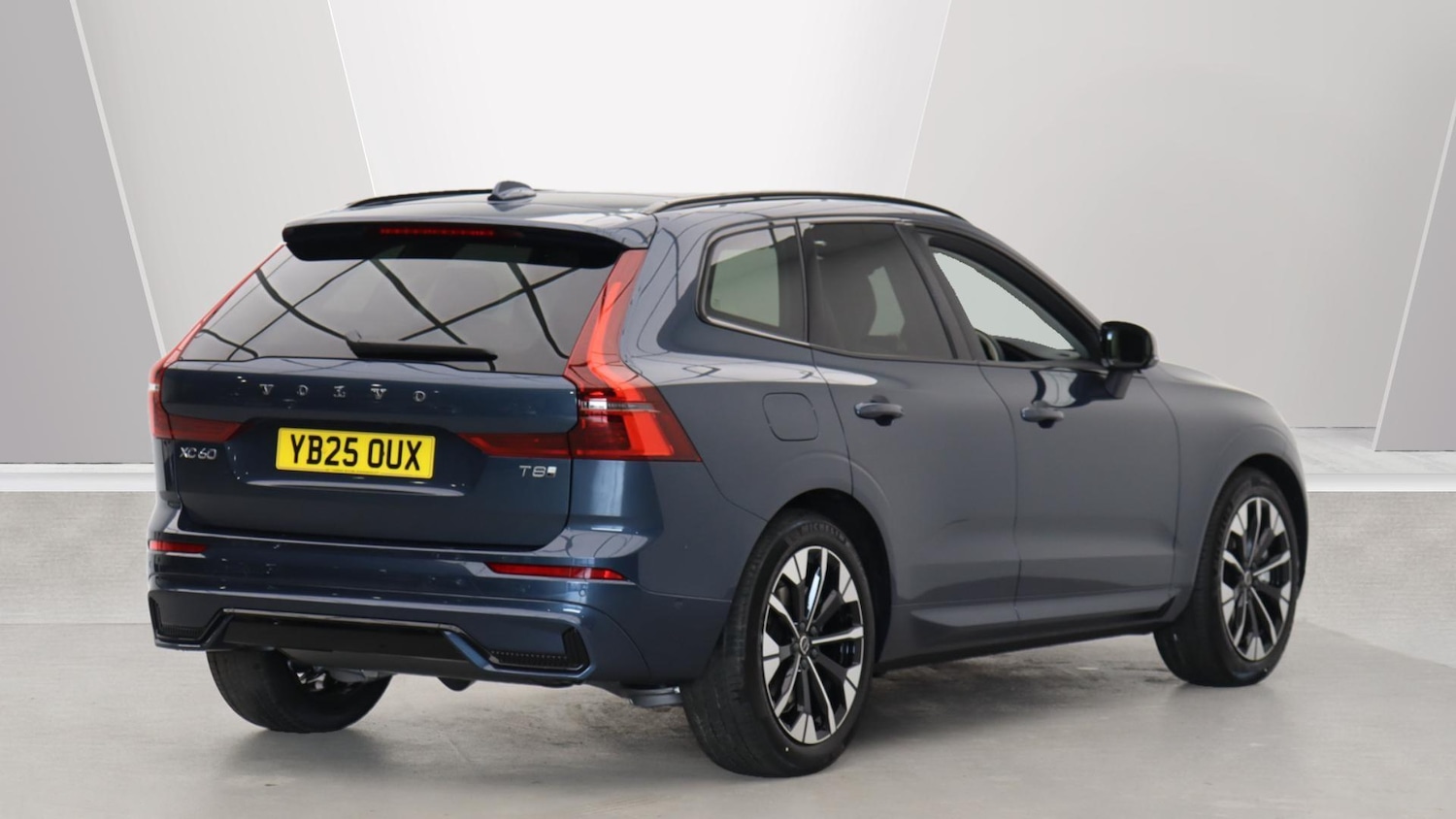 Used Volvo XC60 2025 for sale - 76012134: Photo 2