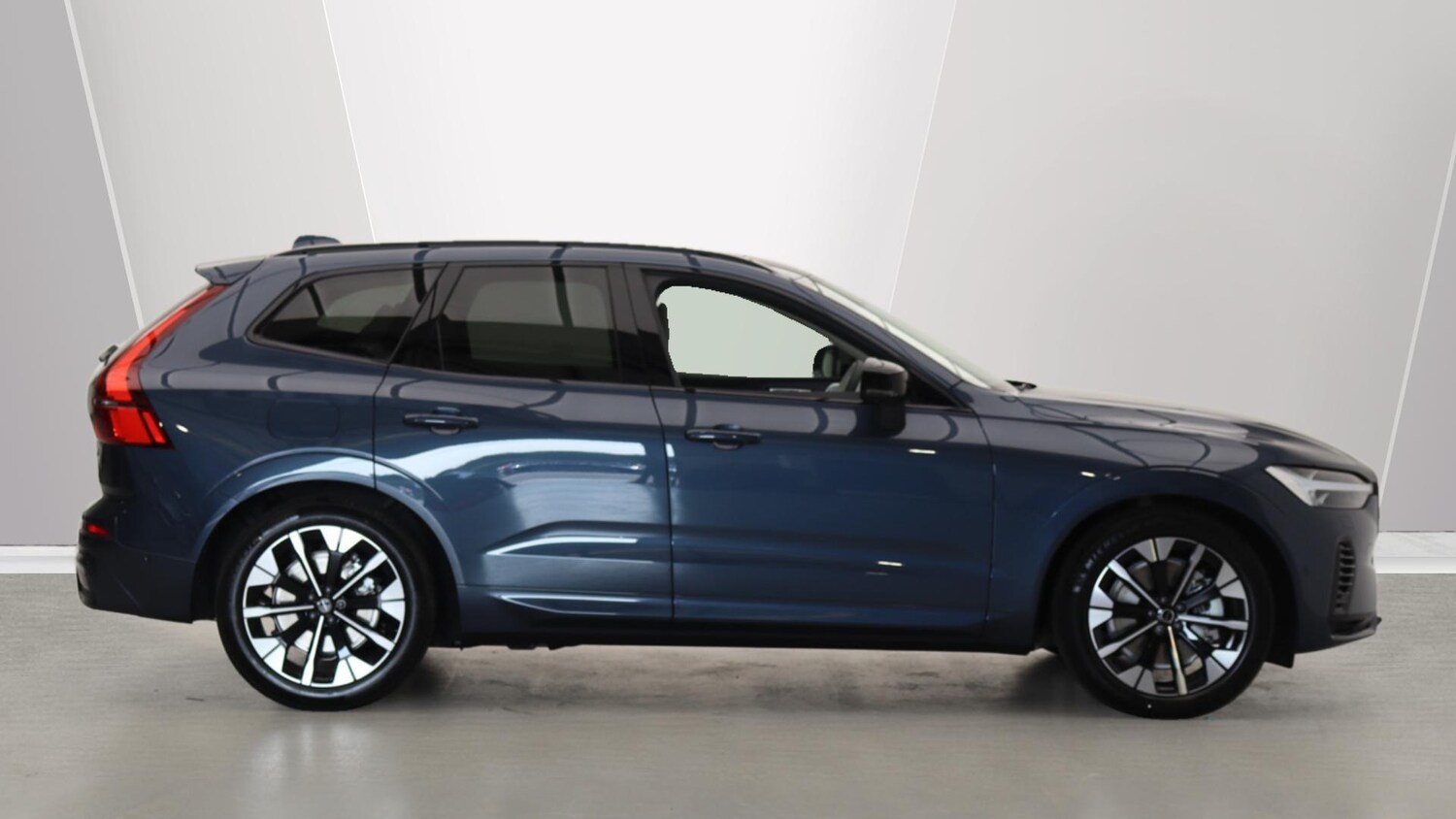 Used Volvo XC60 2025 for sale - 76012134: Photo 3