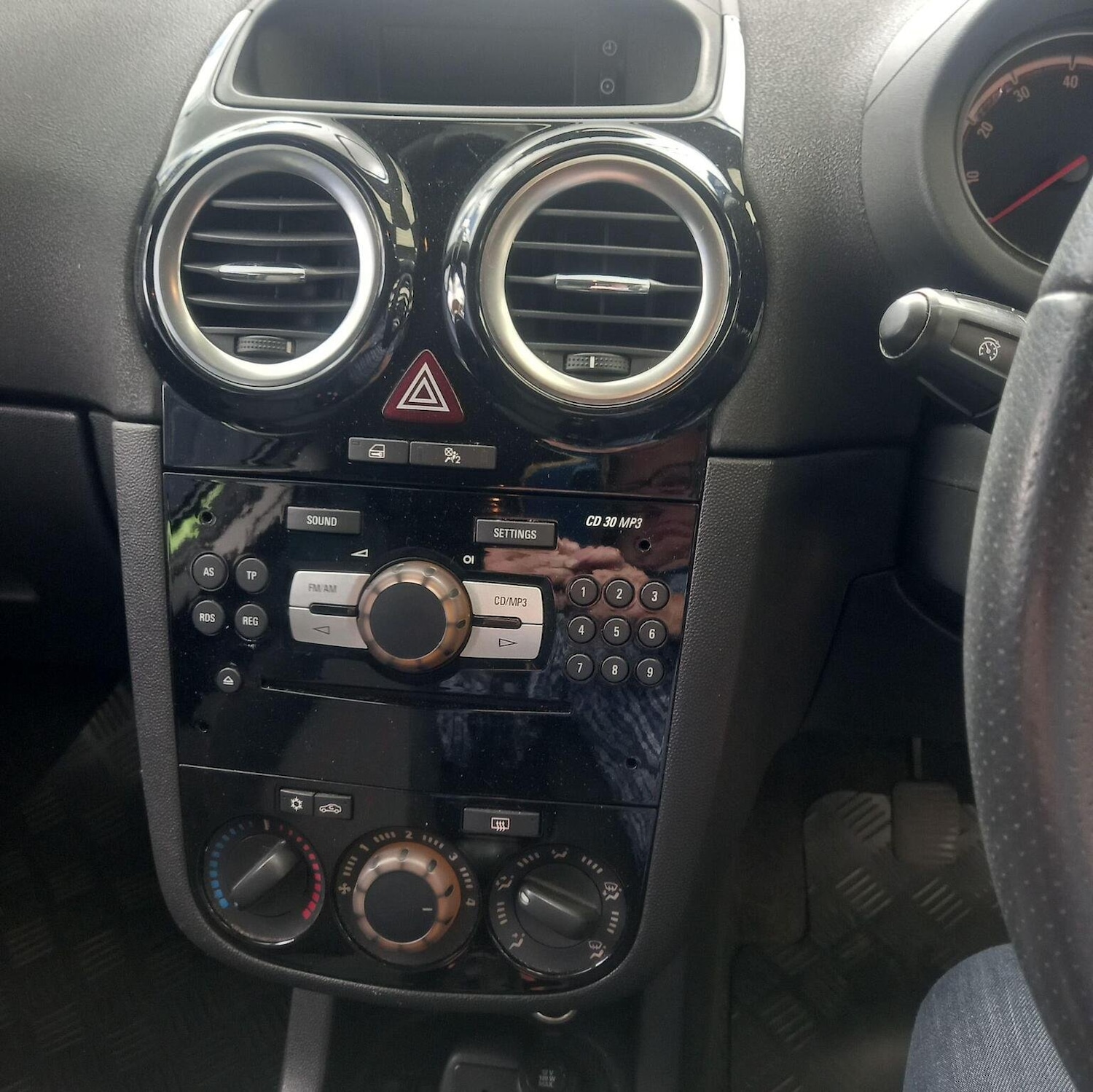 Used Vauxhall Corsa 2012 for sale - 77289063: Photo 18