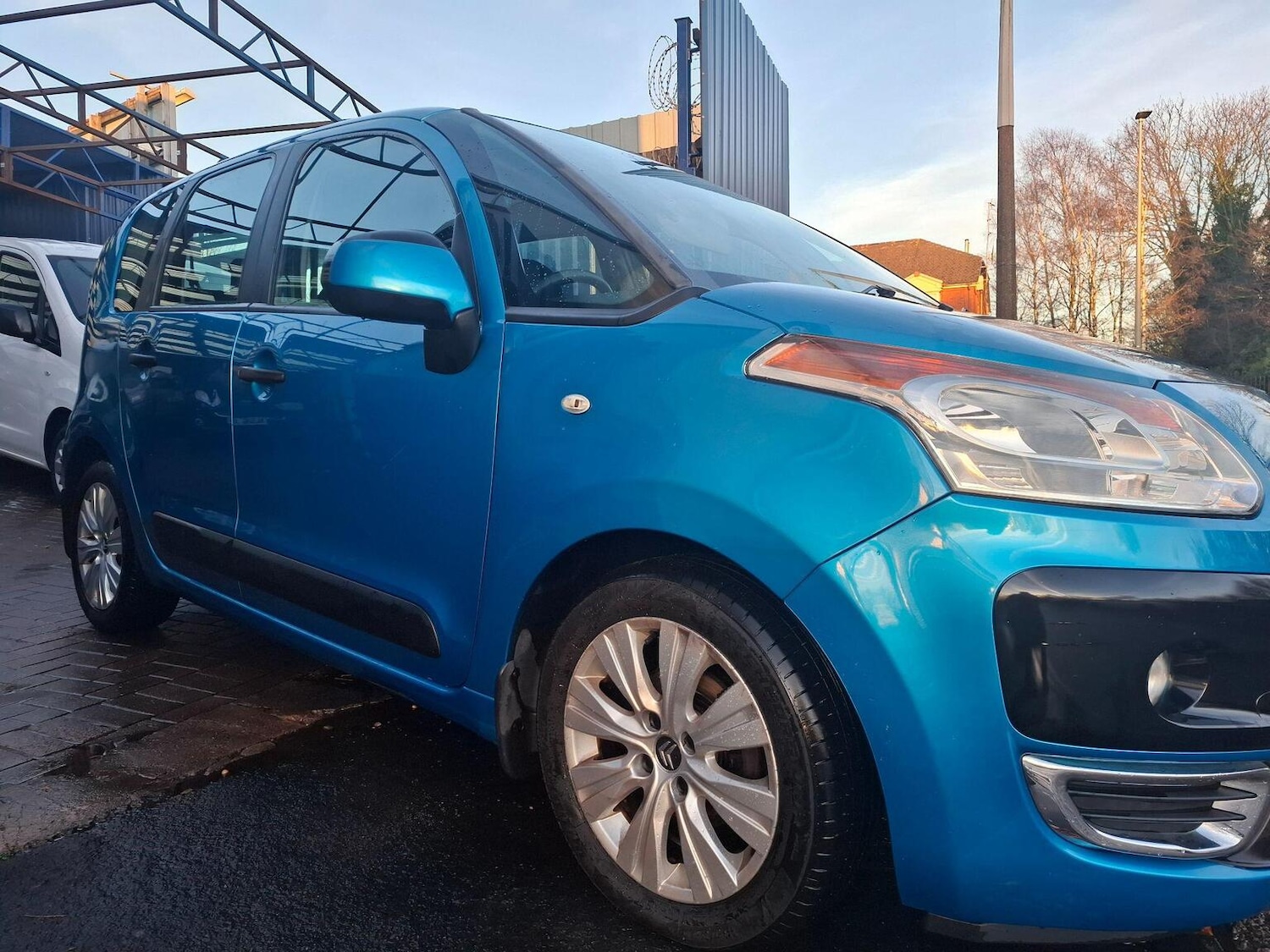 Used Citroen C3 Picasso 2012 for sale - 77289068: Photo 2