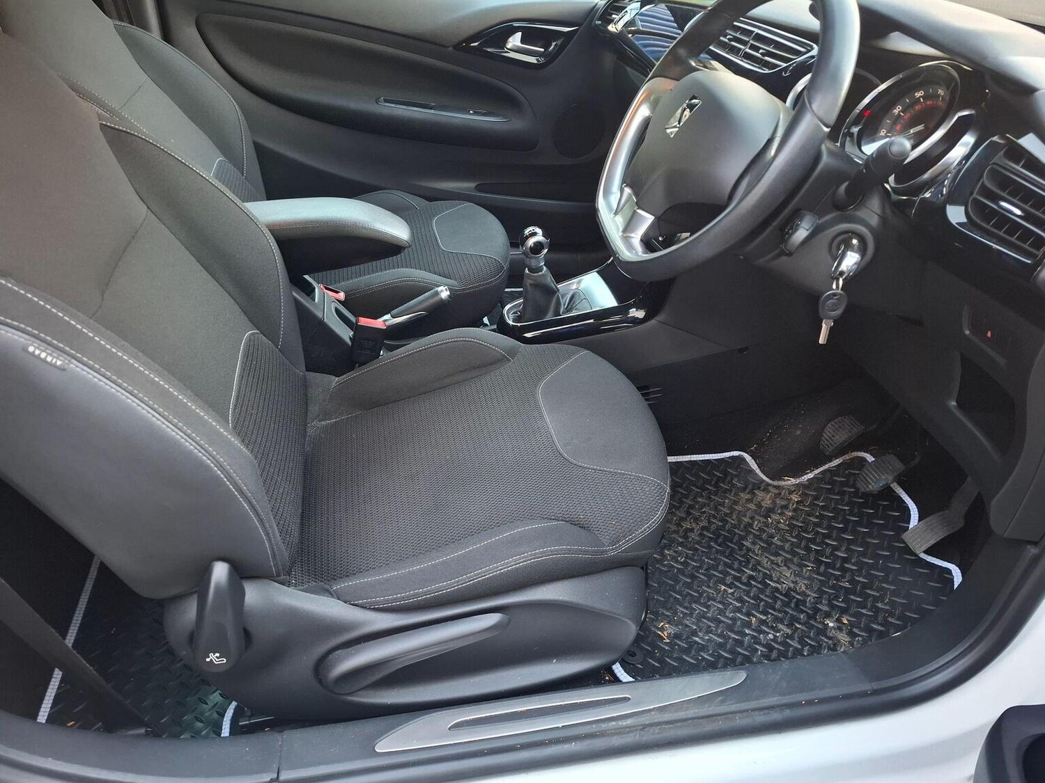 Used Citroen DS3 2014 for sale - 77289062: Photo 12