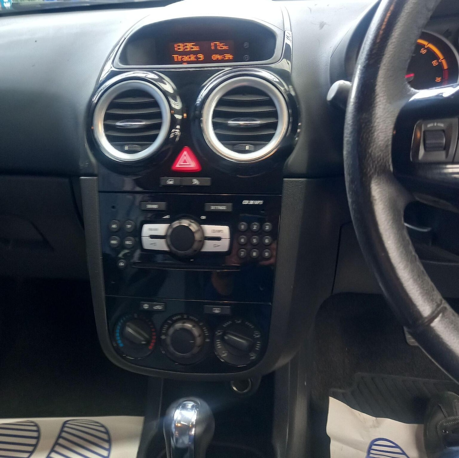 Used Vauxhall Corsa 2009 for sale - 77289052: Photo 13