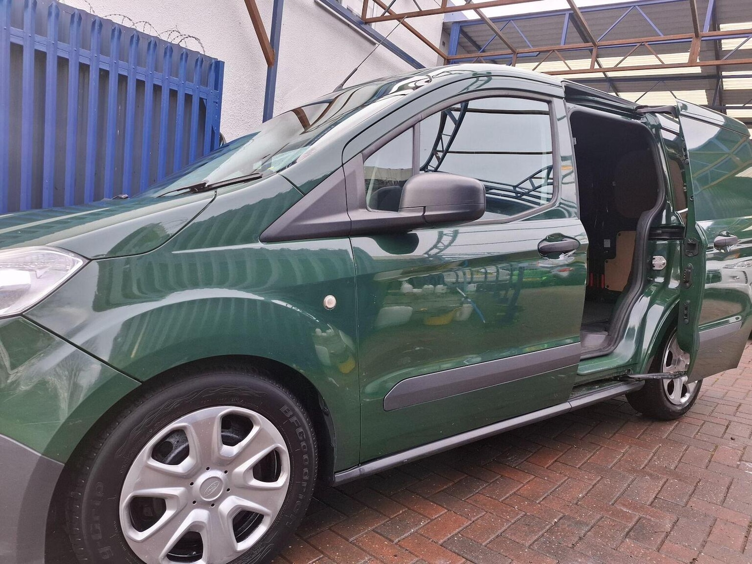 Used Ford Transit Courier 2017 for sale - 77289026: Photo 5