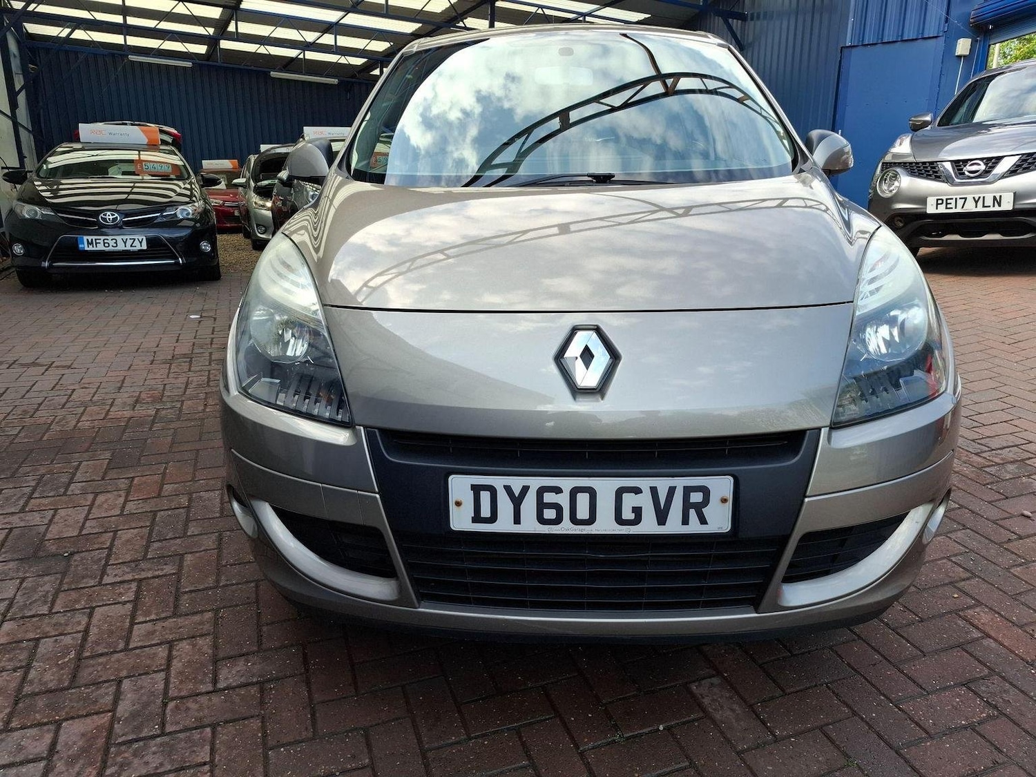 Used Renault Scenic 2010 for sale - 77289151: Photo 2