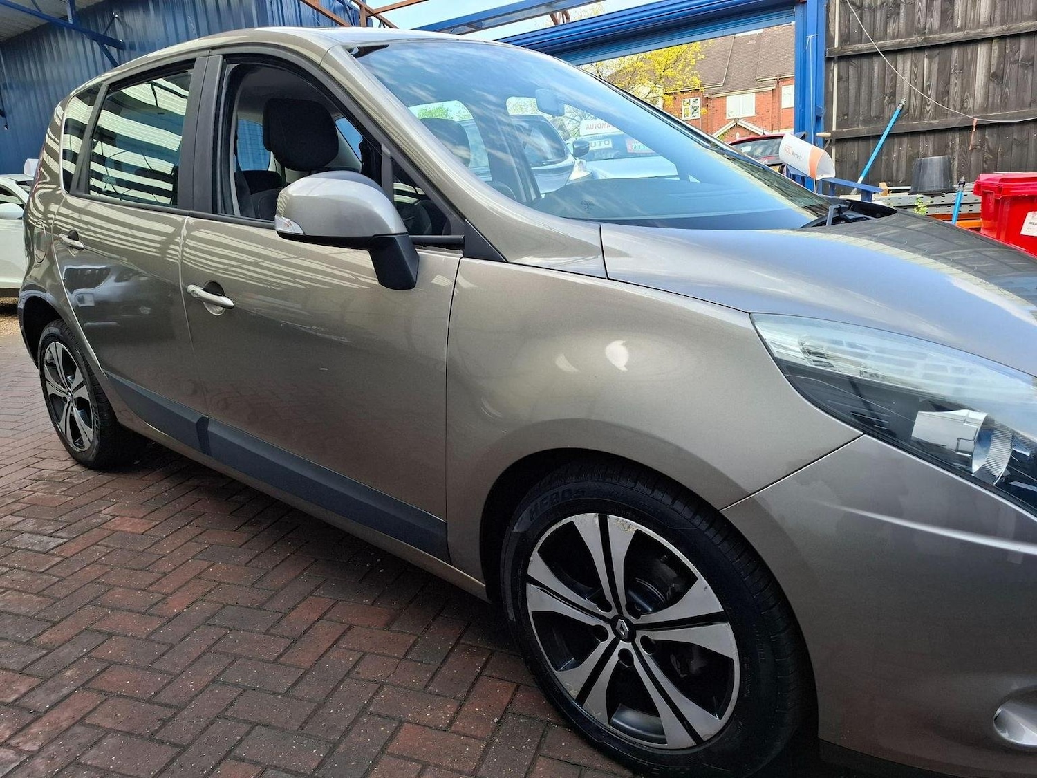 Used Renault Scenic 2010 for sale - 77289151: Photo 3