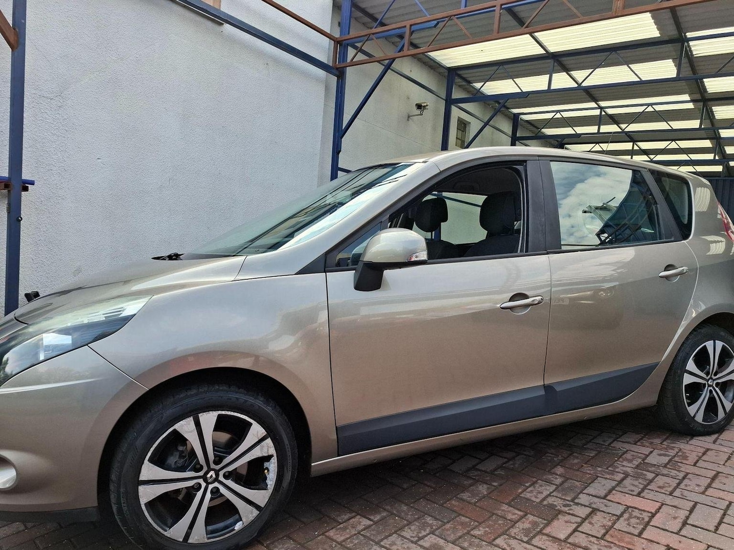 Used Renault Scenic 2010 for sale - 77289151: Photo 7