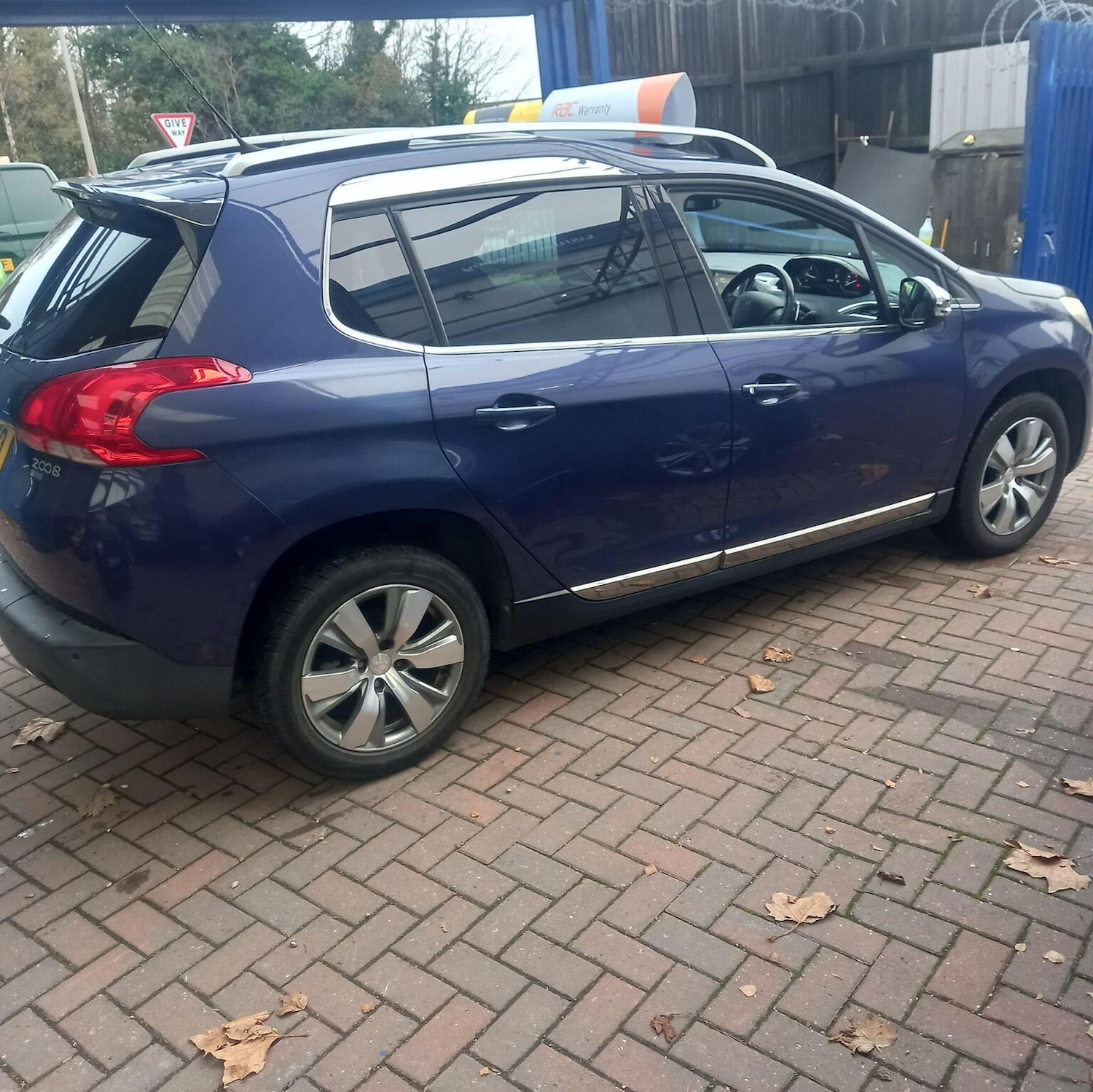 Used Peugeot 2008 2015 for sale - 77289072: Photo 4