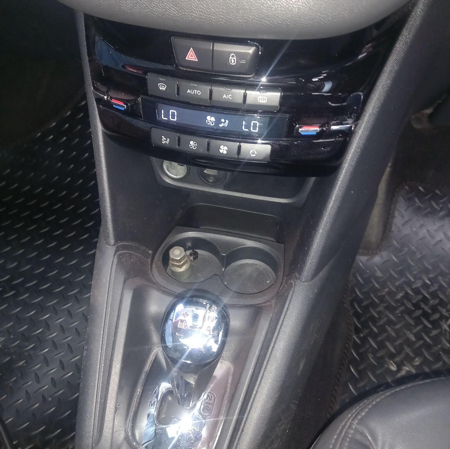 Used Peugeot 208 2012 for sale - 77289034: Photo 21