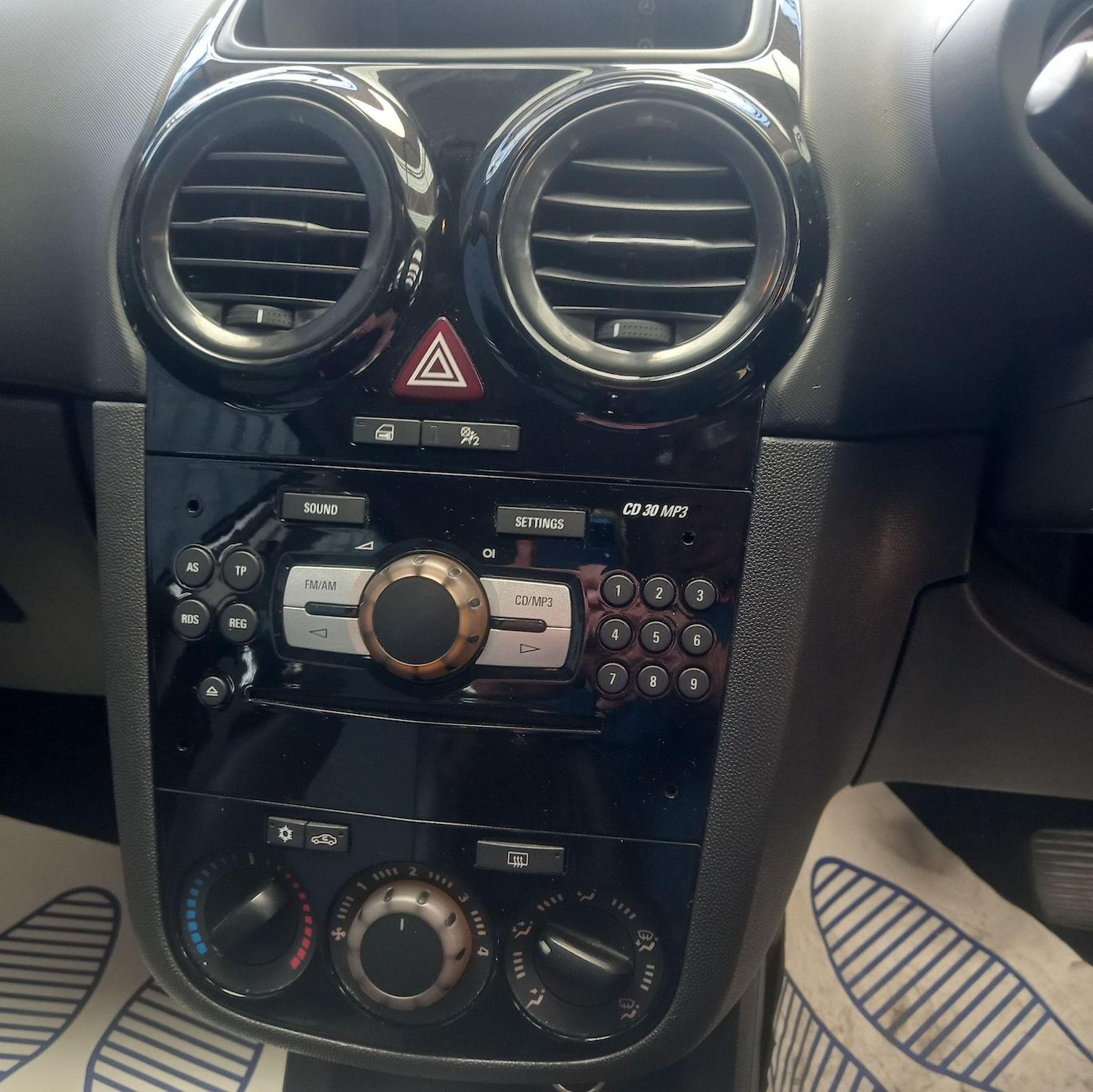 Used Vauxhall Corsa 2009 for sale - 77289087: Photo 18