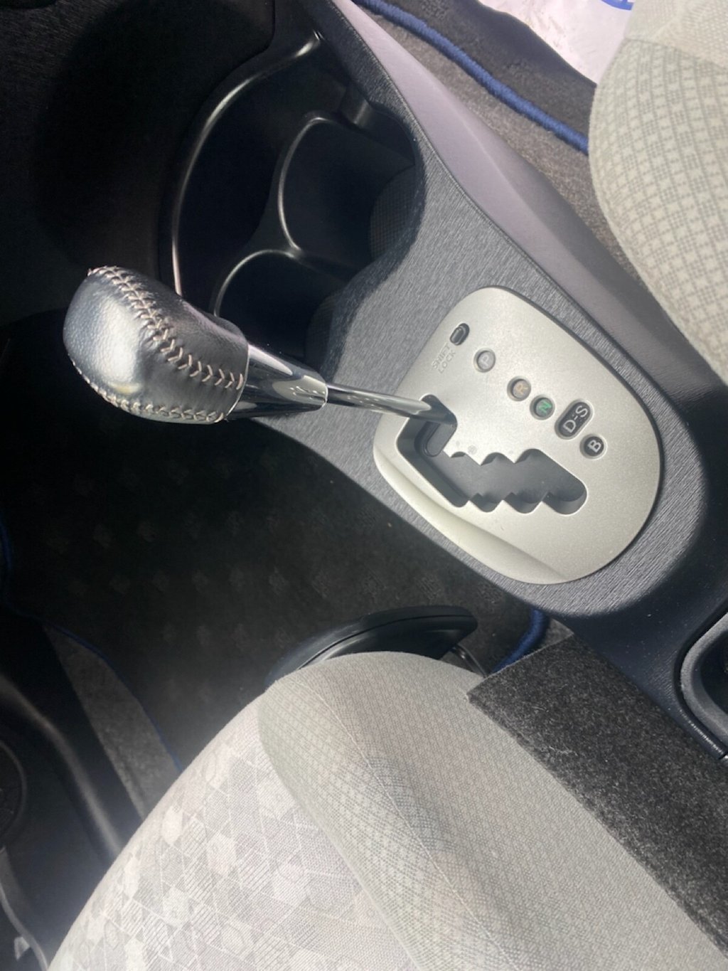 Used Toyota Vitz 2012 for sale - 77477557: Photo 25