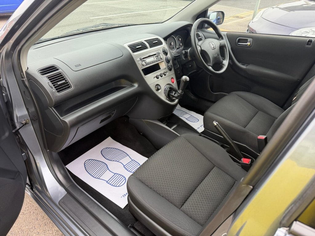 Used Honda Civic 2004 for sale - 77990778: Photo 23