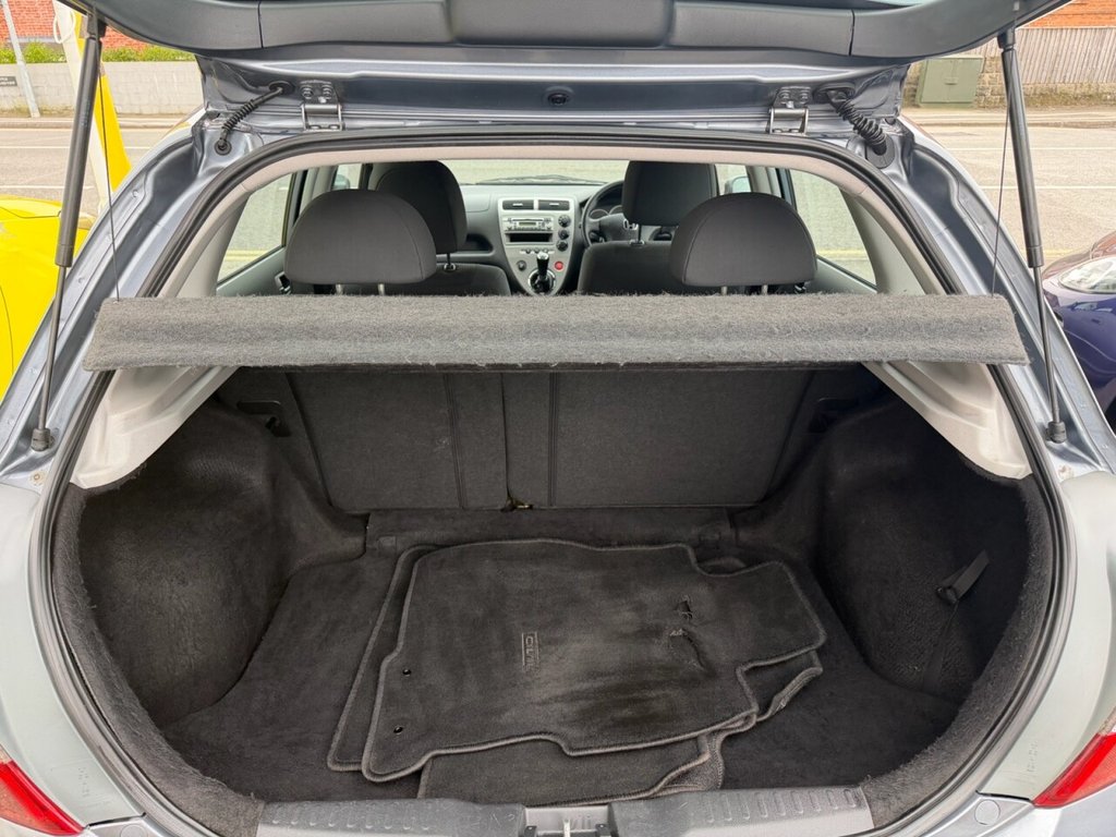 Used Honda Civic 2004 for sale - 77990778: Photo 26