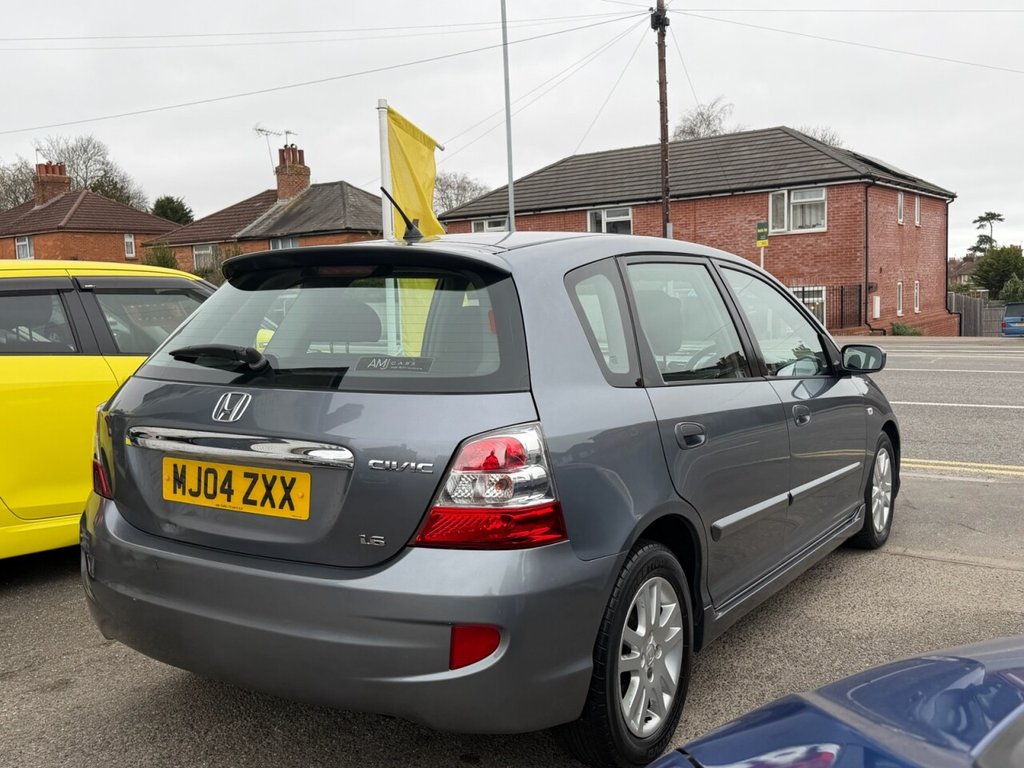 Used Honda Civic 2004 for sale - 77990778: Photo 5