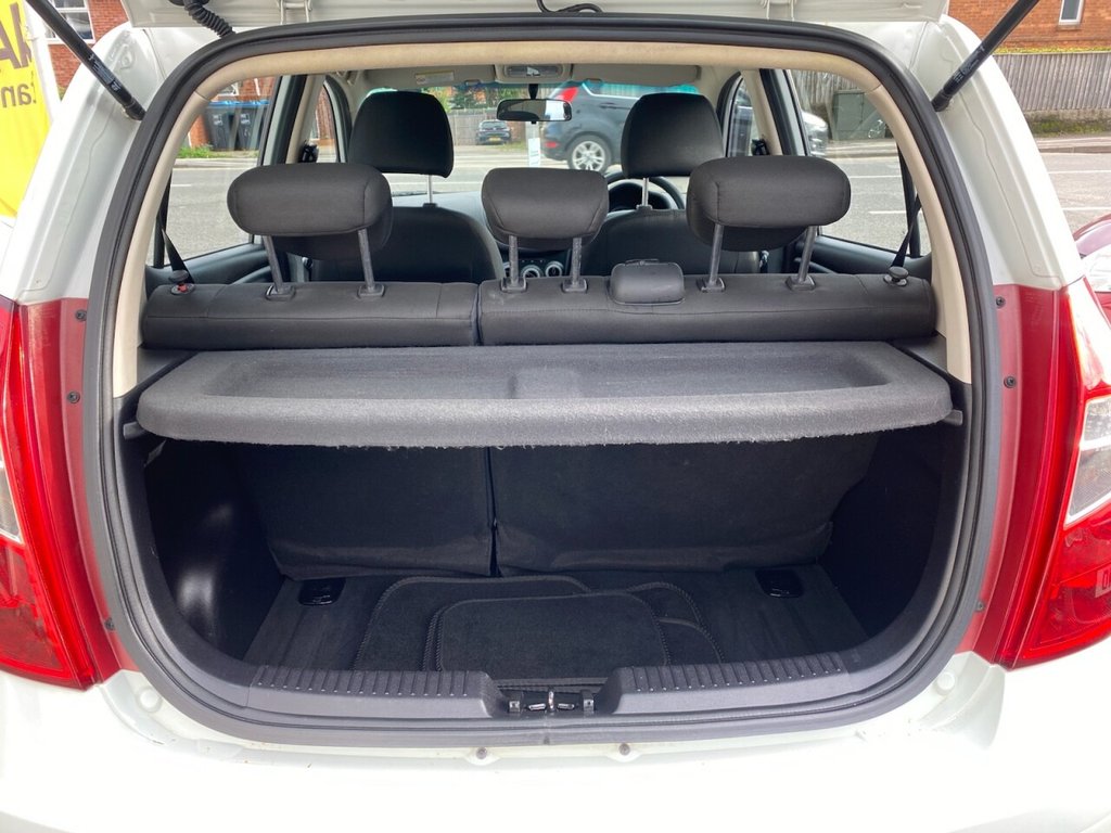 Used Hyundai i10 2013 for sale - 76820478: Photo 27