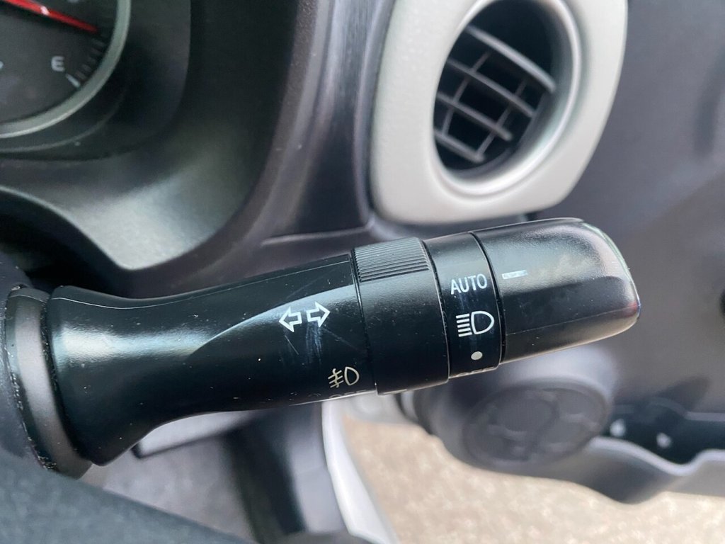 Used Toyota Vitz 2026 for sale - 77110420: Photo 32