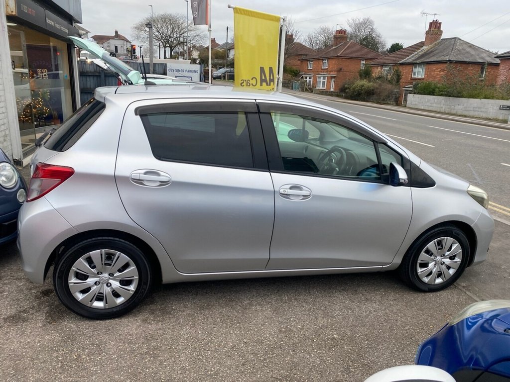 Used Toyota Vitz 2026 for sale - 77110420: Photo 8