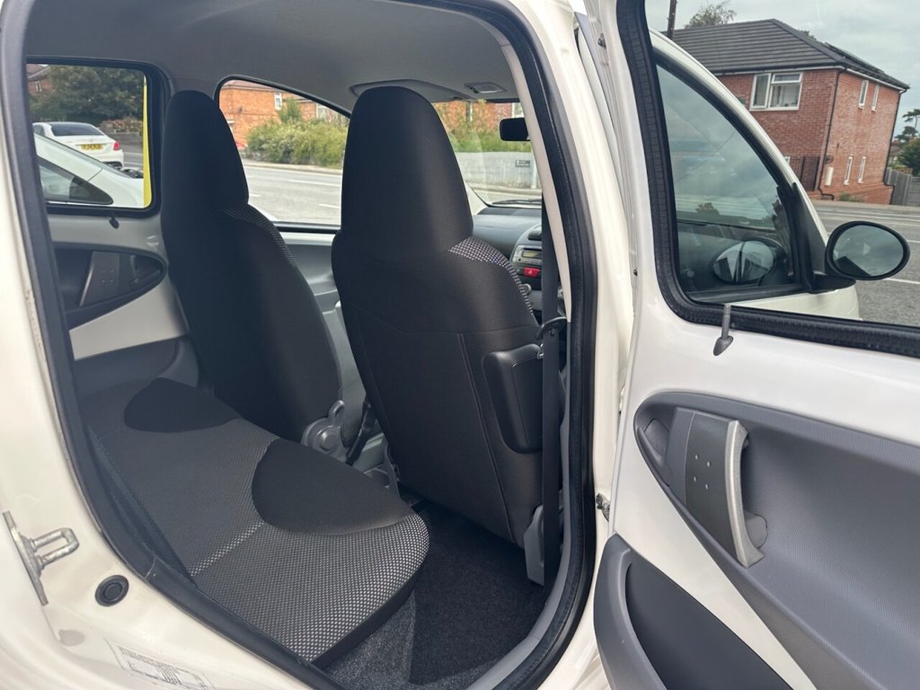 Used Toyota AYGO 2011 for sale - 75947530: Photo 22