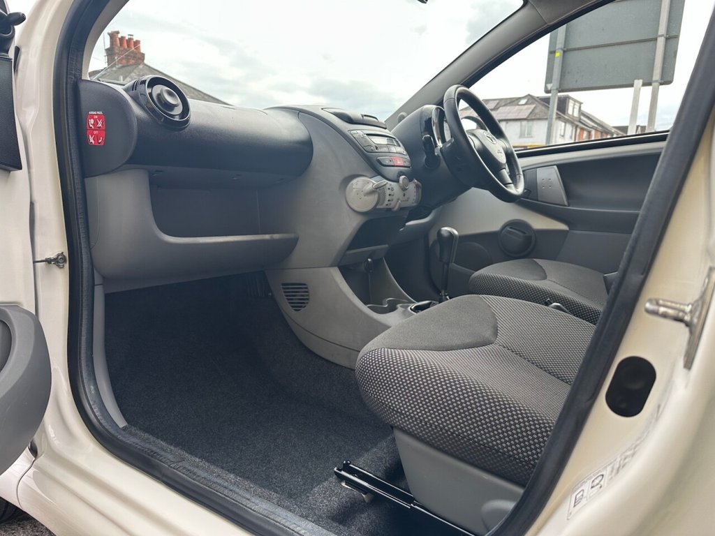 Used Toyota AYGO 2011 for sale - 75947530: Photo 27