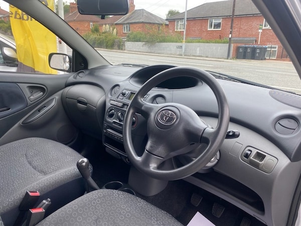 Used Toyota Yaris 2003 for sale - 74721935: Photo 14
