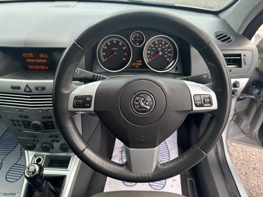 Used Vauxhall Astra 2010 for sale - 77038018: Photo 18