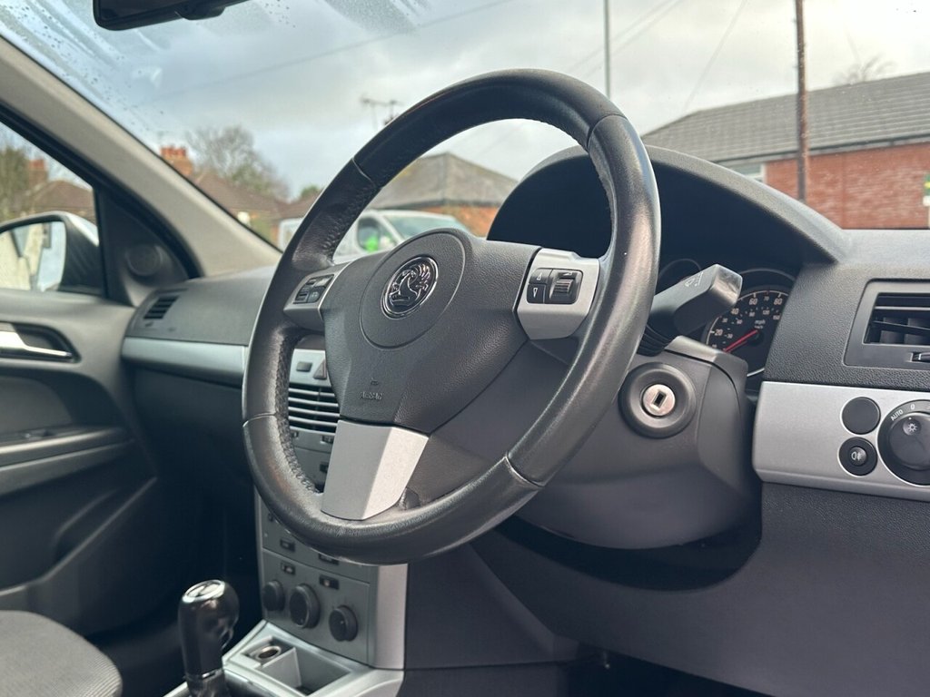 Used Vauxhall Astra 2010 for sale - 77038018: Photo 19
