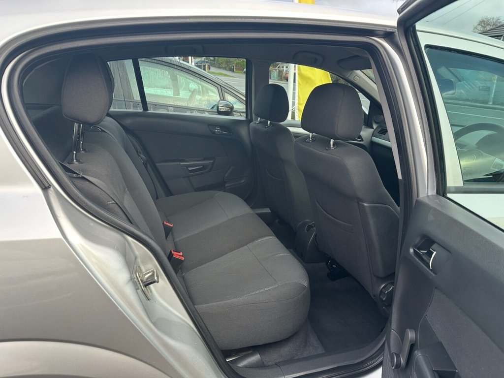 Used Vauxhall Astra 2010 for sale - 77038018: Photo 24