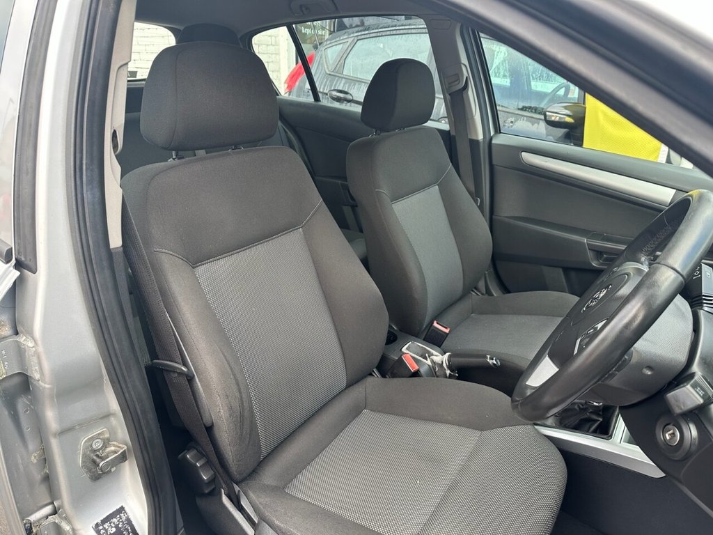 Used Vauxhall Astra 2010 for sale - 77038018: Photo 9