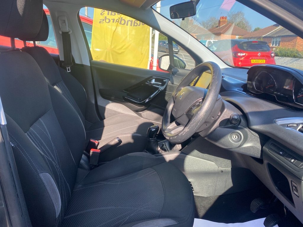 Used Peugeot 208 2014 for sale - 77748765: Photo 11