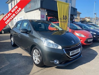Used Peugeot 208 2014 for sale - 77748765: Photo