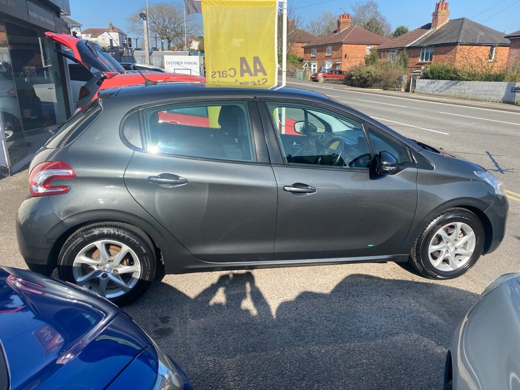 Used Peugeot 208 2014 for sale - 77748765: Photo 8