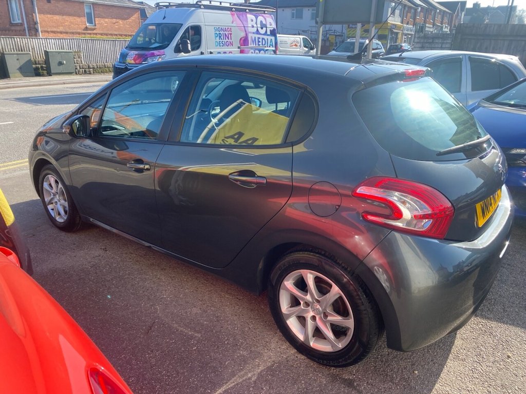 Used Peugeot 208 2014 for sale - 77748765: Photo 9