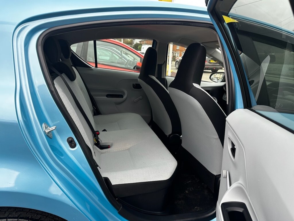 Used Toyota Aqua 2012 for sale - 77669003: Photo 23