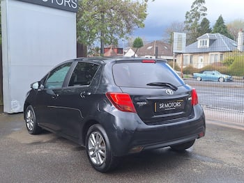 Used Toyota Yaris 2015 for sale - 79795586: Photo