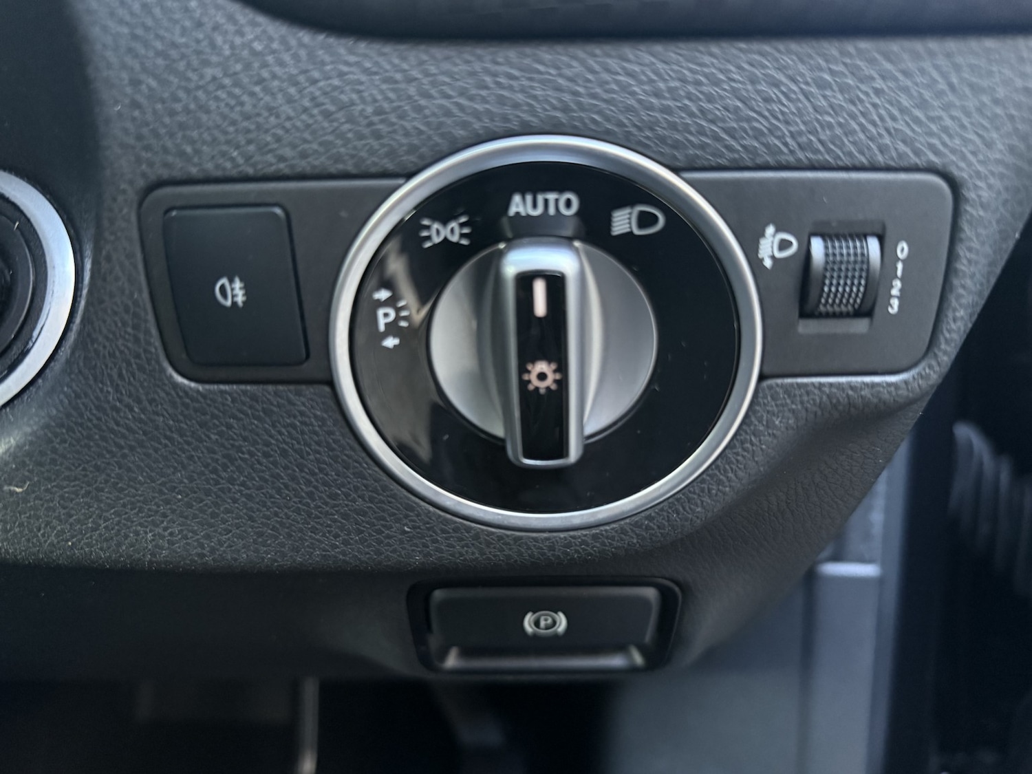 Used Mercedes-Benz A-Class 2015 for sale - 77225242: Photo 11