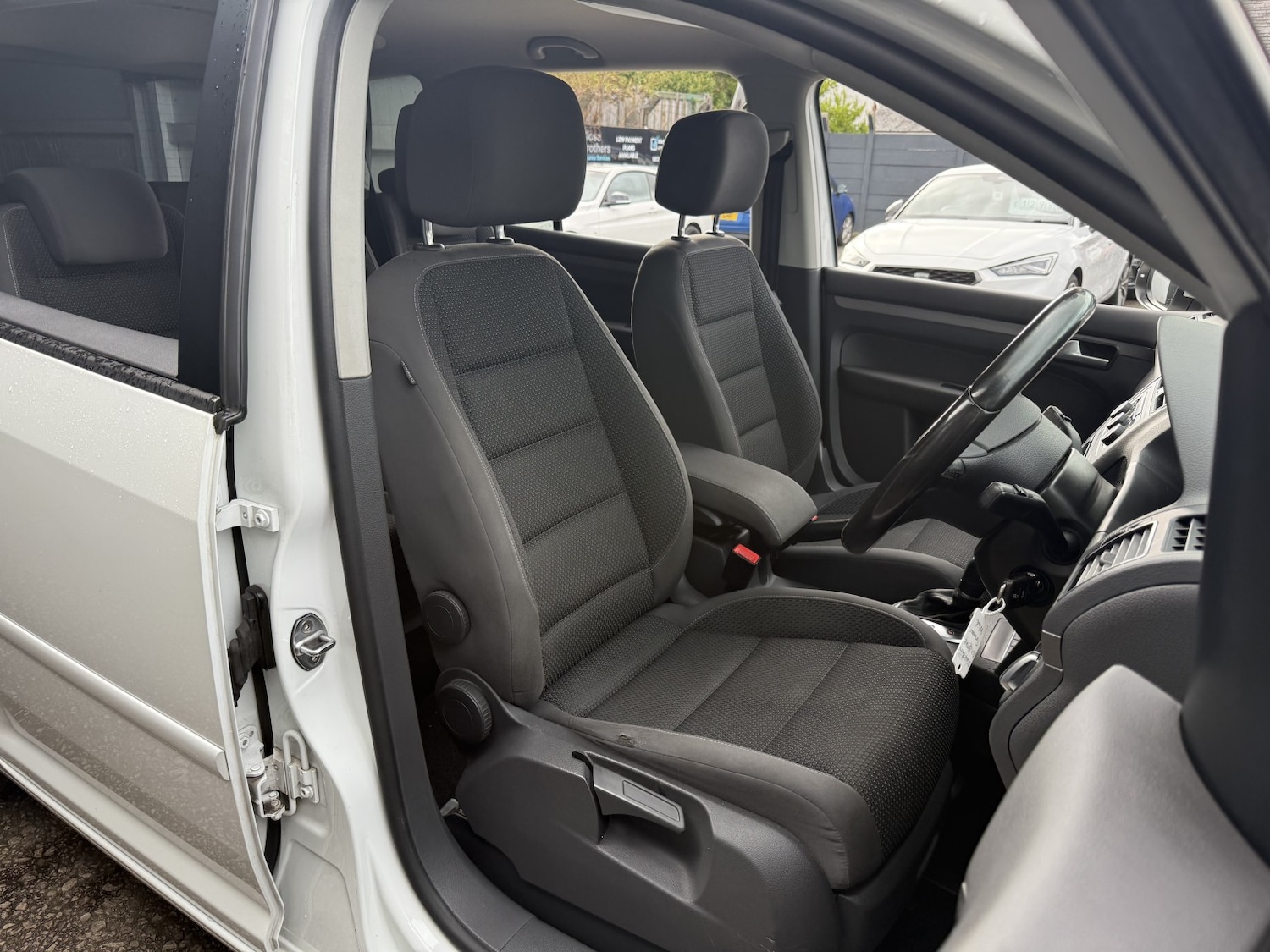 Used Volkswagen Touran 2015 for sale - 76387292: Photo 15