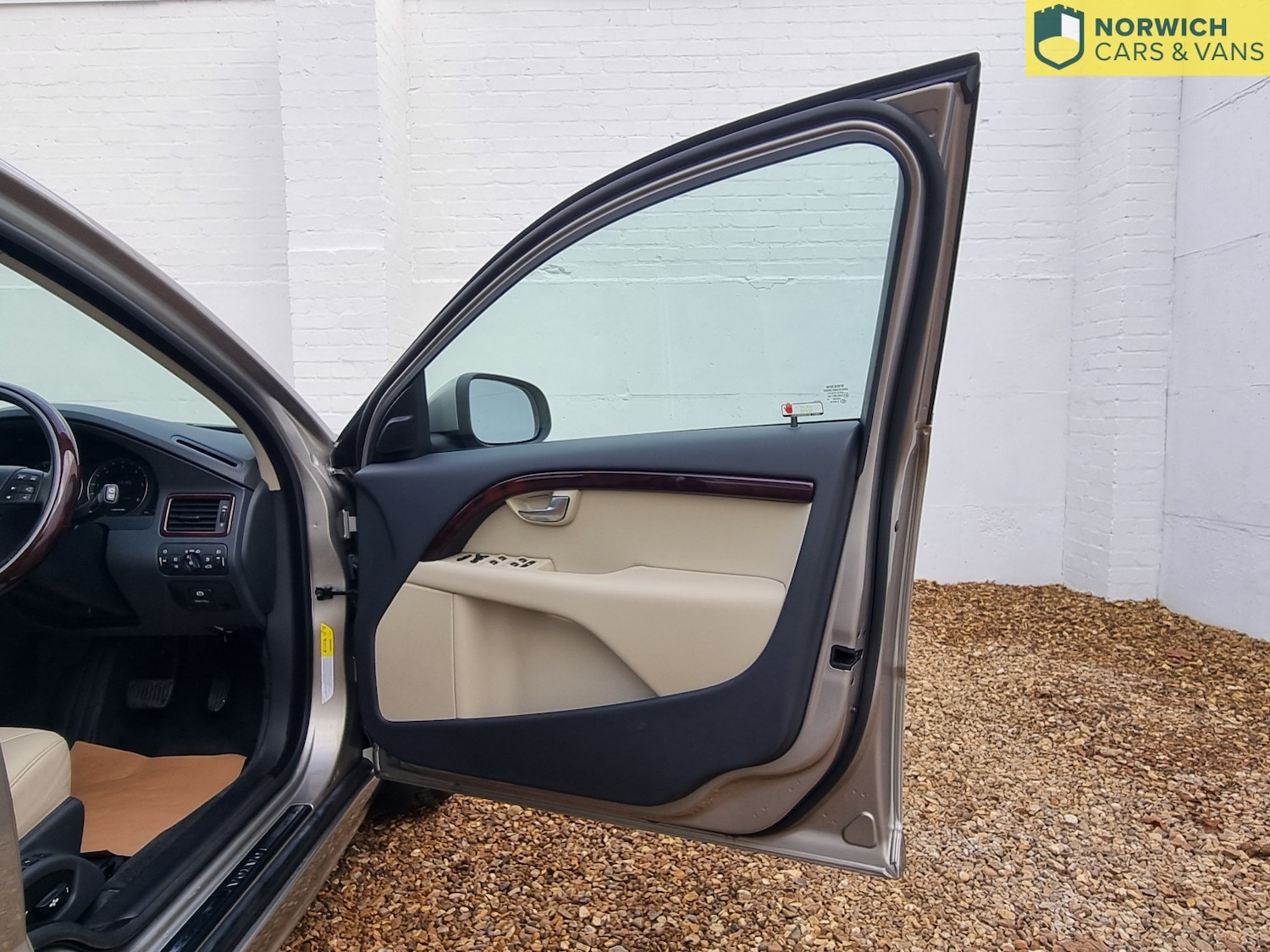 Used Volvo V70 2008 for sale - 76772645: Photo 11