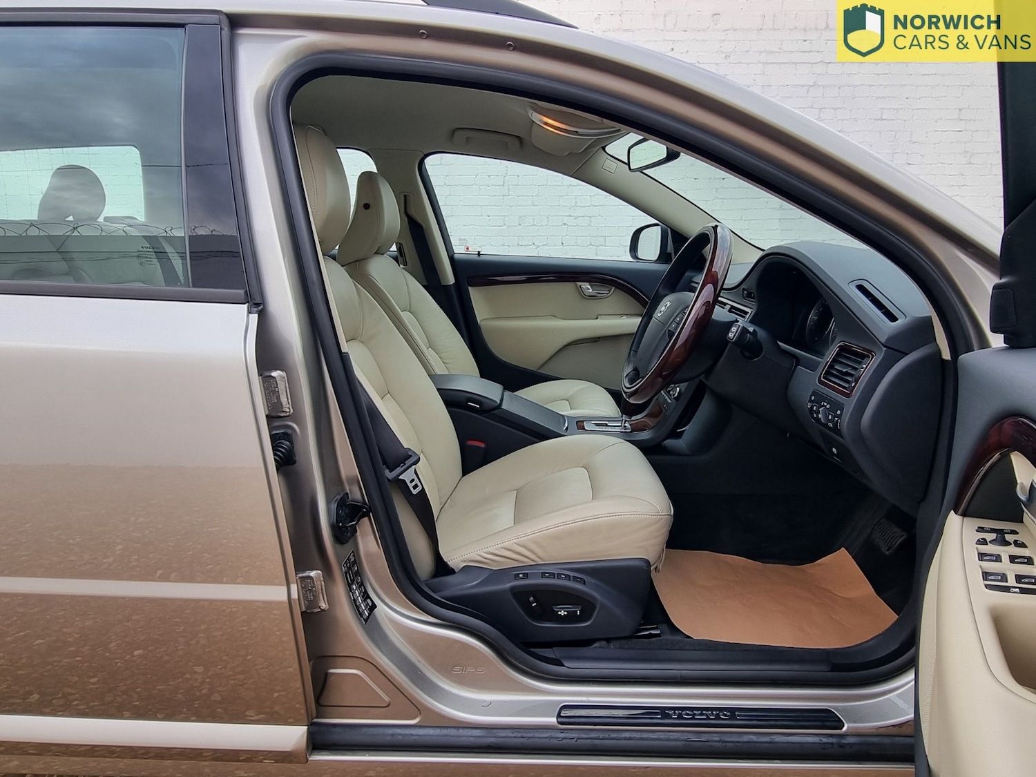 Used Volvo V70 2008 for sale - 76772645: Photo 13