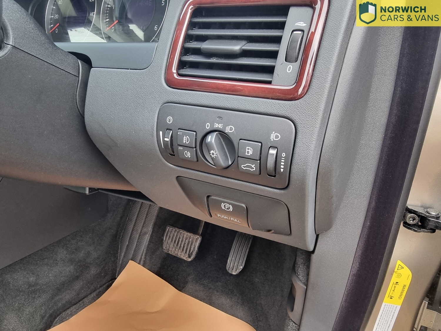 Used Volvo V70 2008 for sale - 76772645: Photo 28