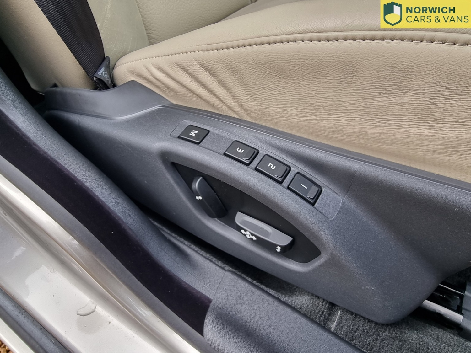 Used Volvo V70 2008 for sale - 76772645: Photo 30