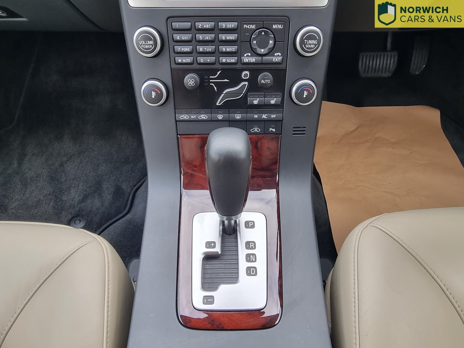 Used Volvo V70 2008 for sale - 76772645: Photo 35