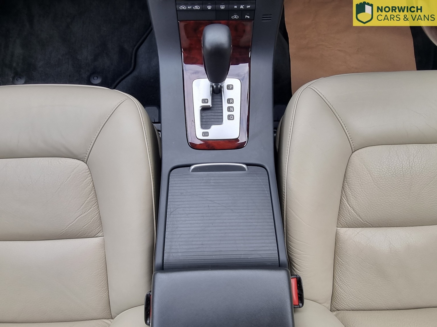 Used Volvo V70 2008 for sale - 76772645: Photo 36