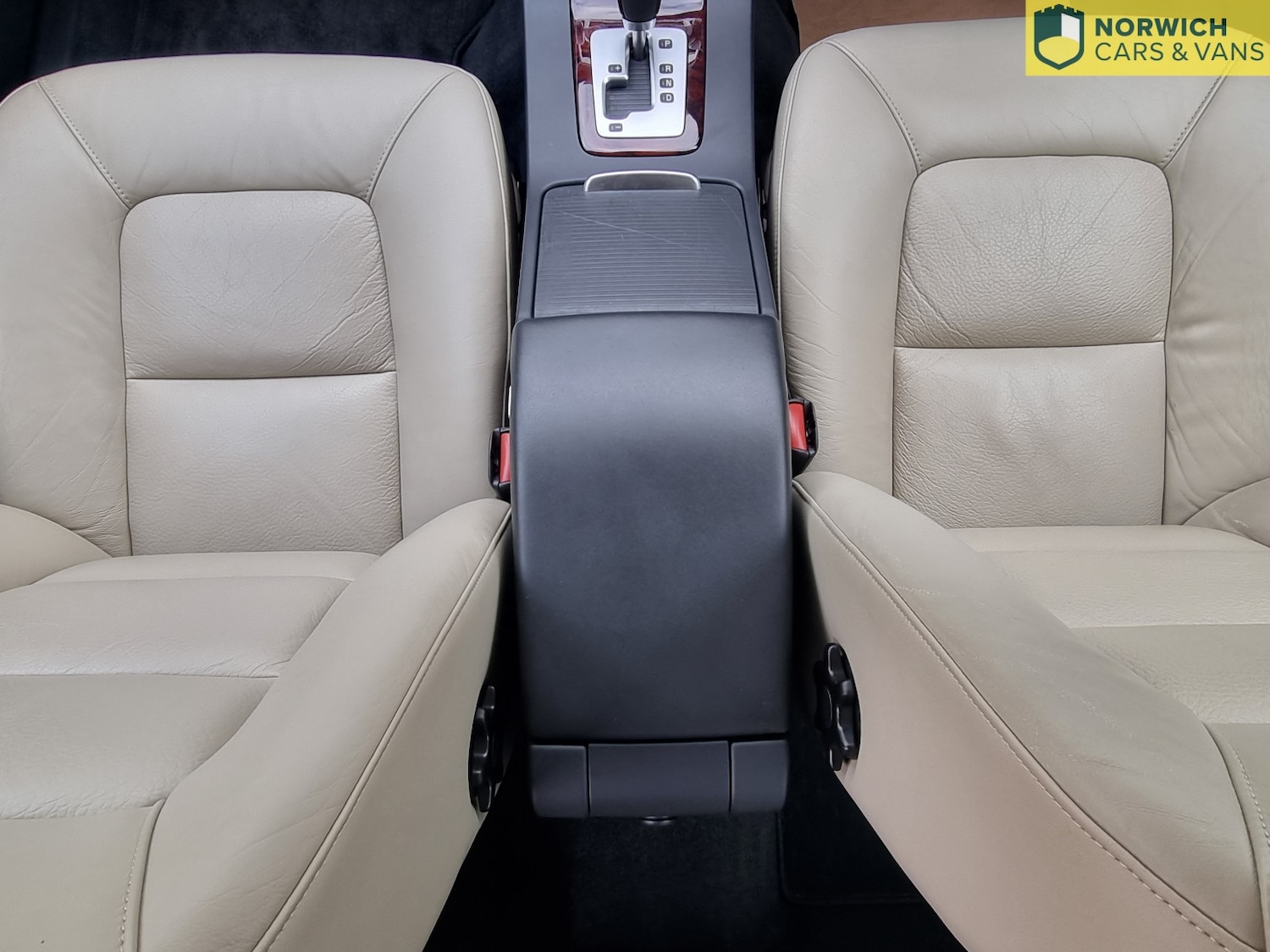 Used Volvo V70 2008 for sale - 76772645: Photo 38