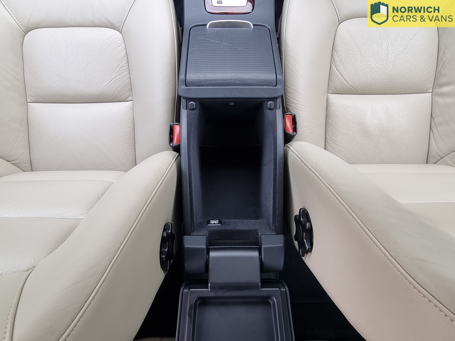 Used Volvo V70 2008 for sale - 76772645: Photo 39