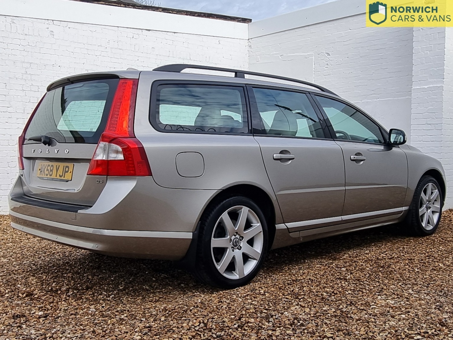 Used Volvo V70 2008 for sale - 76772645: Photo 4