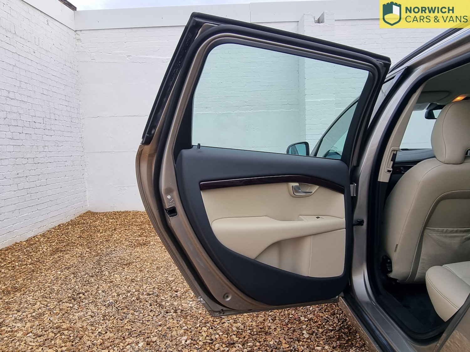 Used Volvo V70 2008 for sale - 76772645: Photo 42